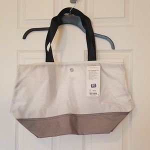 Lululemon The Fundamental Tote NWT